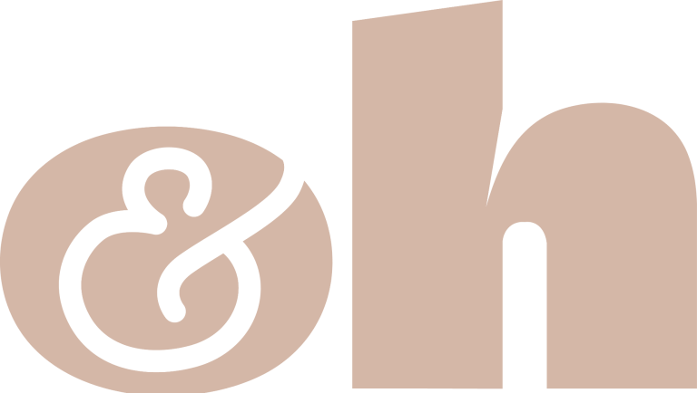 and-oh.de Beige Schriftzug mit einem Kaufmanns-Und-Zeichen und dem Buchstaben "h".